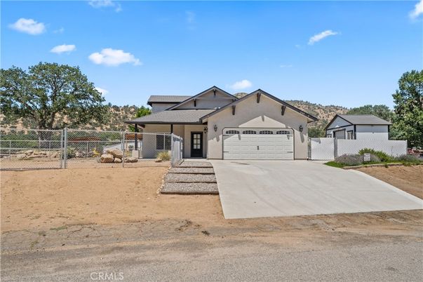 Attached, Exterior, Facade, Ranch