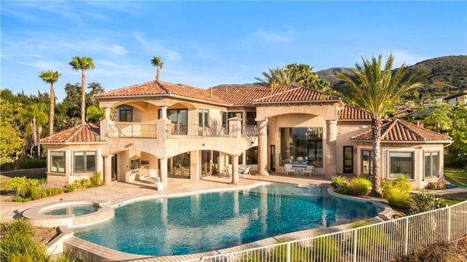 Exterior, Facade, Pool, Mediterranean