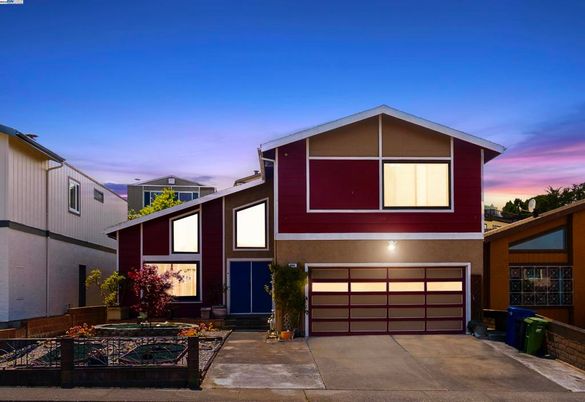 Attached, Exterior, Facade, Modern