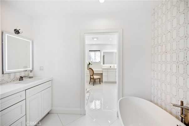 Bathroom, Dual Sink Vanities, Free Standing Baths, Interior, Recessed Lighting