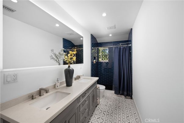 Bathroom, Dual Sink Vanities, Interior, Recessed Lighting