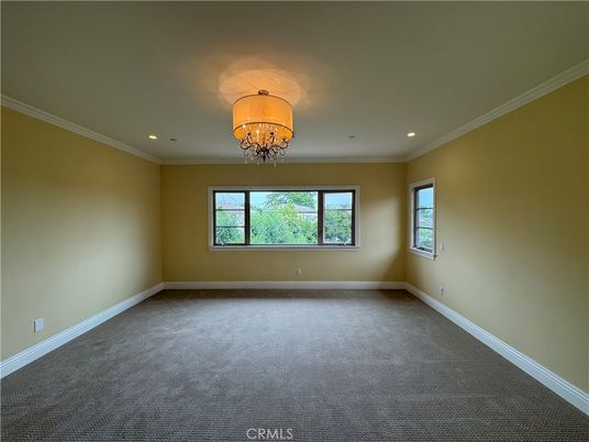 Chandelier, Empty room, Interior, Recessed Lighting