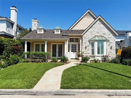 Exterior, Facade, Ranch
