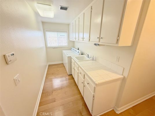 Interior, Washer, Wood Texture Flooring