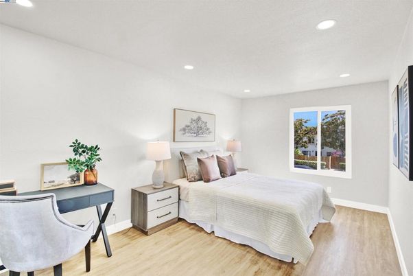 Bedroom, Home Office, Interior, Recessed Lighting, Wood Texture Flooring