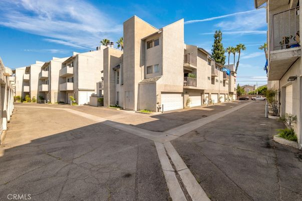 Attached, Exterior, Facade, Modern