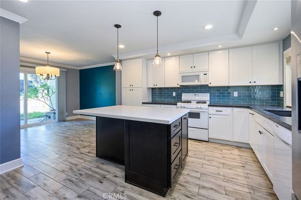 Interior, Kitchen, Pendant Lights, Recessed Lighting, Wood Texture Flooring