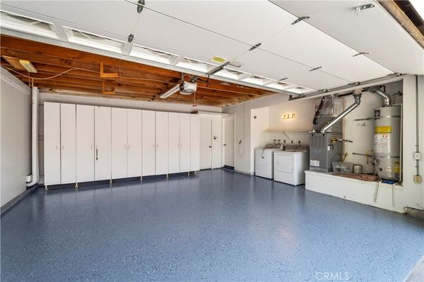 Garage, Interior, Washer, Wooden Beams