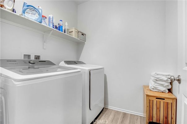 Interior, Washer, Wood Texture Flooring