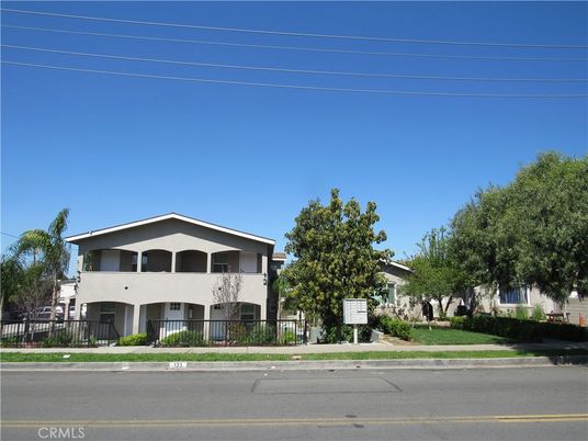 Exterior, Facade, Modern