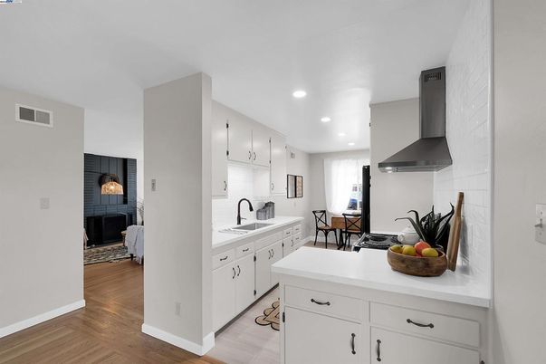 Bedroom, Dining room, Interior, Kitchen, Recessed Lighting, Wood Texture Flooring