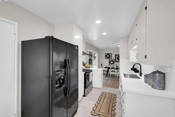 Dining room, Interior, Kitchen, Recessed Lighting, Wood Texture Flooring