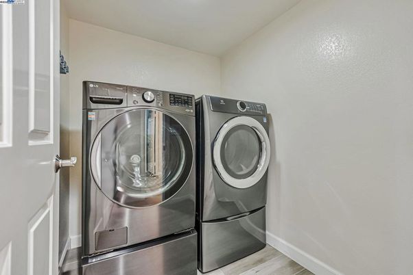 Interior, Washer, Wood Texture Flooring