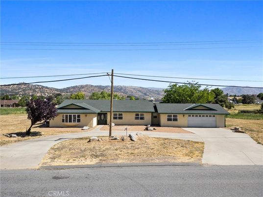 Attached, Exterior, Facade, Ranch
