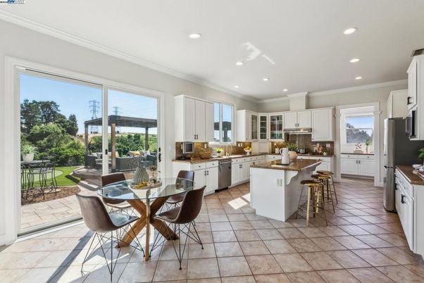 Dining room, Interior, Kitchen, Recessed Lighting, Stainless Steel Appliances