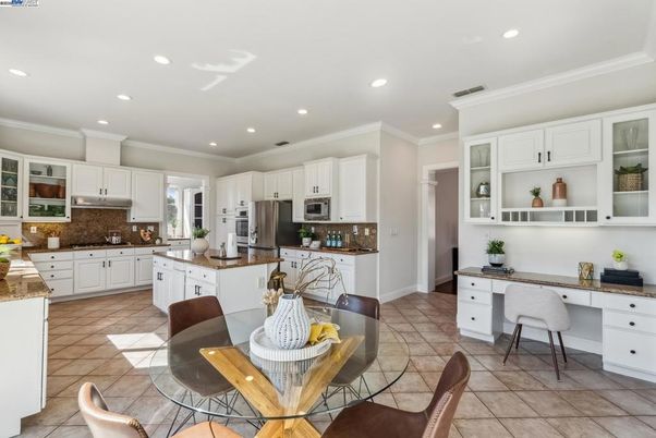 Dining room, Interior, Kitchen, Recessed Lighting, Stainless Steel Appliances