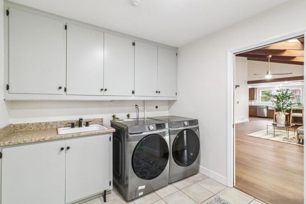 Interior, Washer, Wood Texture Flooring