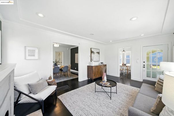 Dining room, Interior, Living room, Recessed Lighting, Wood Texture Flooring