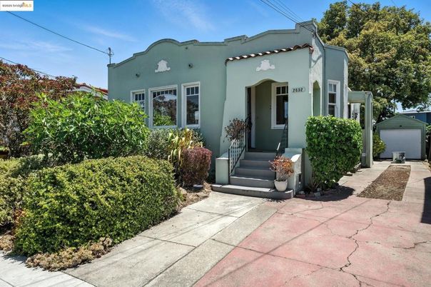 Detached Garage, Exterior, Facade, Spanish Mediterranean