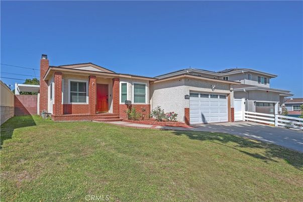 Attached, Backyard, Exterior, Facade, Brick Facade, Ranch