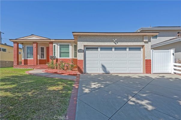 Attached, Exterior, Facade, Brick Facade, Ranch