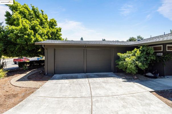 Detached Garage, Exterior