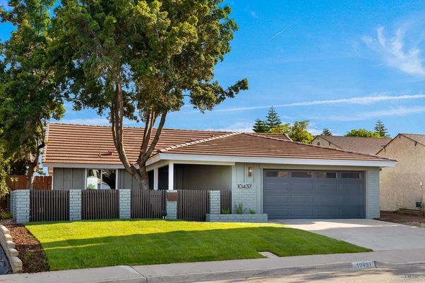 Attached, Exterior, Facade, Ranch