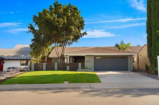 Attached, Exterior, Facade, Ranch