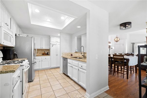 Dining room, Interior, Kitchen, Recessed Lighting, Wood Texture Flooring