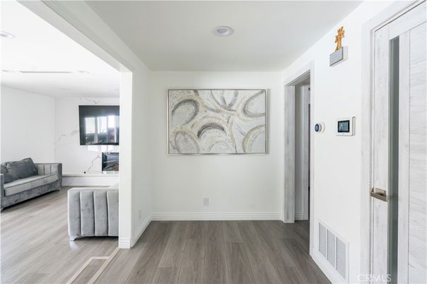 Interior, Recessed Lighting, Wood Texture Flooring