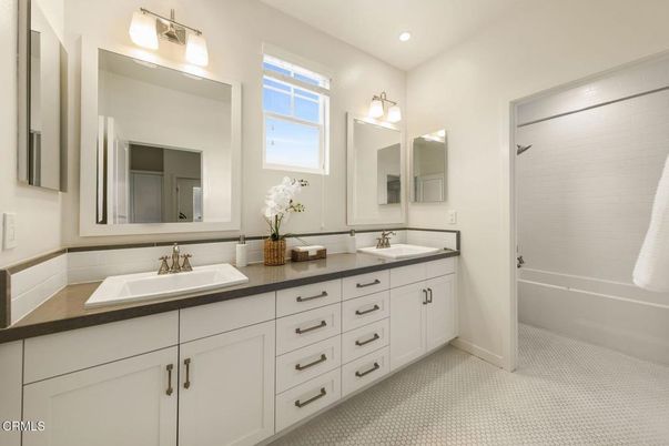 Bathroom, Dual Sink Vanities, Interior, Recessed Lighting