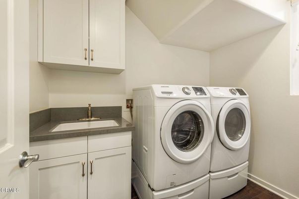Interior, Washer, Wood Texture Flooring