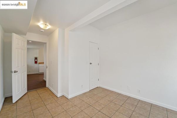 Empty room, Interior
