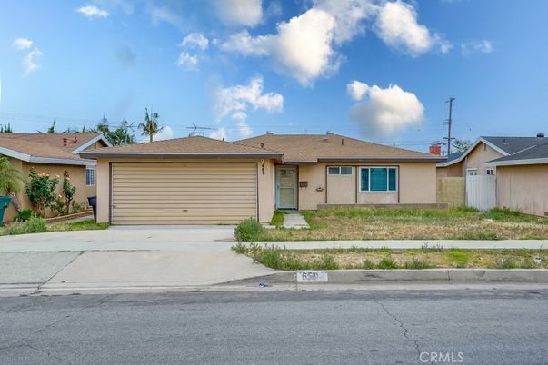 Attached, Exterior, Facade, Ranch