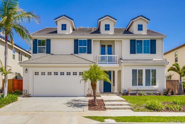 Attached, Exterior, Facade, Mediterranean