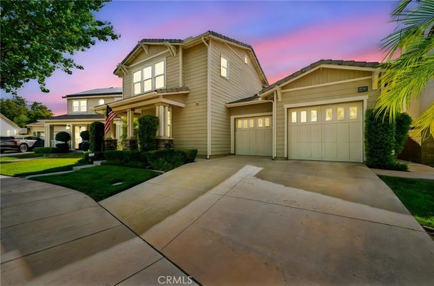 Attached, Exterior, Facade, American Craftsman