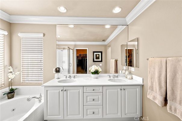 Bathroom, Dual Sink Vanities, Interior, Recessed Lighting