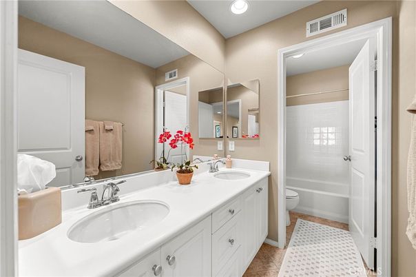 Bathroom, Dual Sink Vanities, Interior, Recessed Lighting