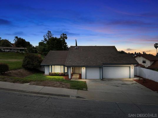 Attached, Exterior, Facade, Ranch