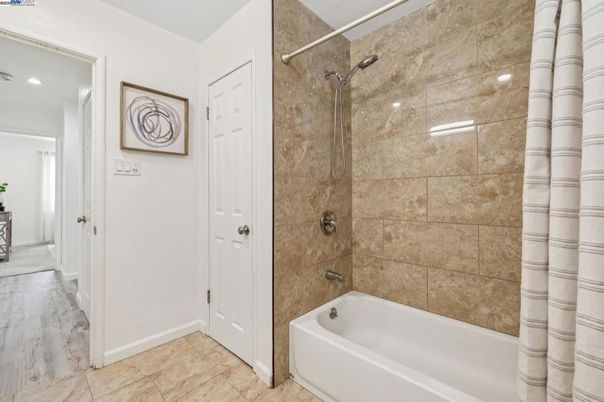 Bathroom, Interior, Recessed Lighting