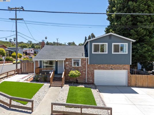 Attached, Exterior, Facade, Brick Facade, Raised Ranch