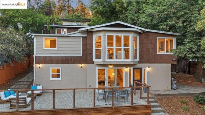 Exterior, Facade, Raised Ranch