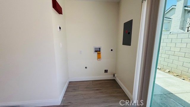 Elevator, Interior, Wood Texture Flooring