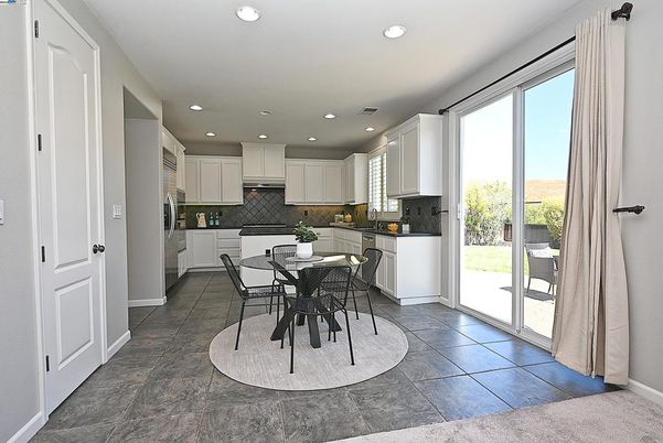 Dining room, Interior, Kitchen, Recessed Lighting