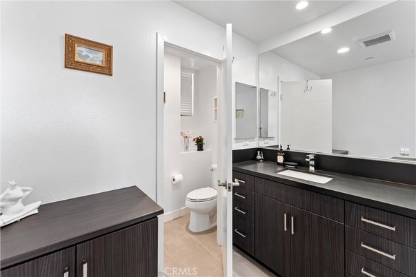 Bathroom, Dual Sink Vanities, Interior, Recessed Lighting