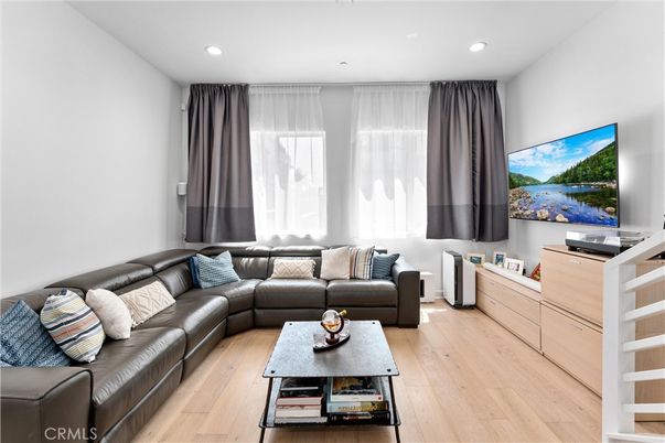 Interior, Living room, Recessed Lighting, Wood Texture Flooring
