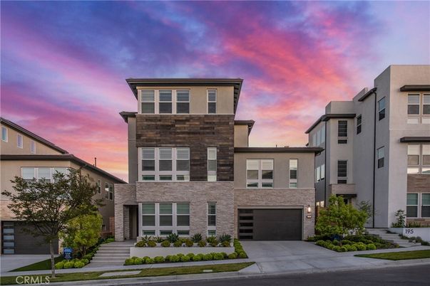 Attached, Exterior, Facade, Modern