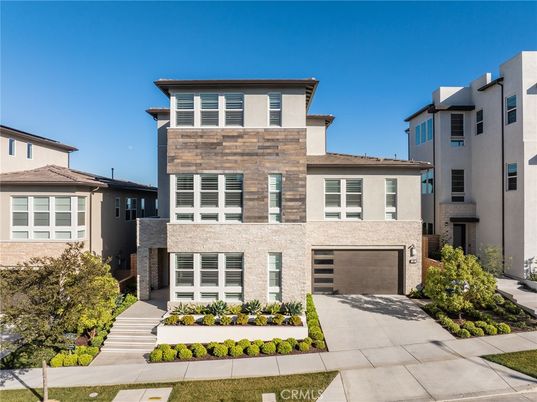 Attached, Exterior, Facade, Modern