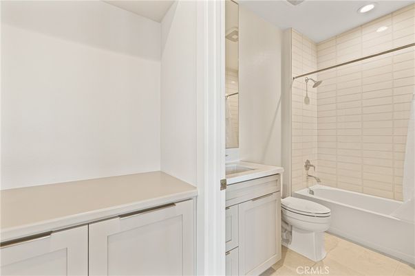 Bathroom, Interior, Recessed Lighting