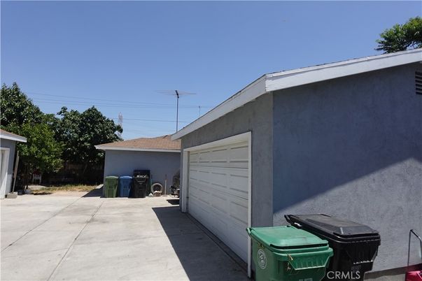 Detached Garage, Exterior